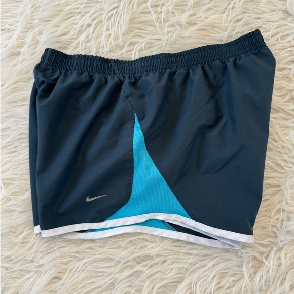 NIKE DRI-FIT 5K WOMEN'S GRAY/‎ AQUA RUNNING SHORTS Size Medium - Picture 1 of 9